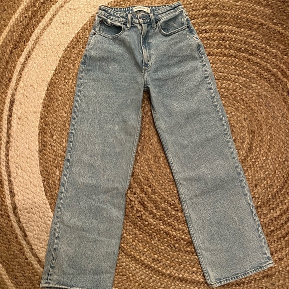 Abercrombie & Fitch High Rise Blue Jeans - Picture 4 of 8